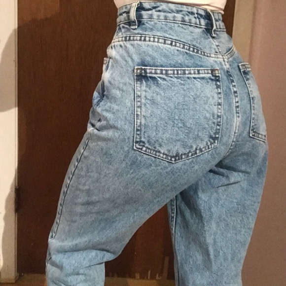 ASOS Design High Rise Light Blue Mom Jeans - Picture 1 of 9